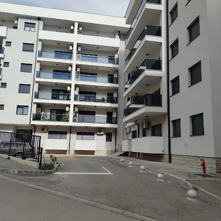 Apartman Kolo * 特雷比涅